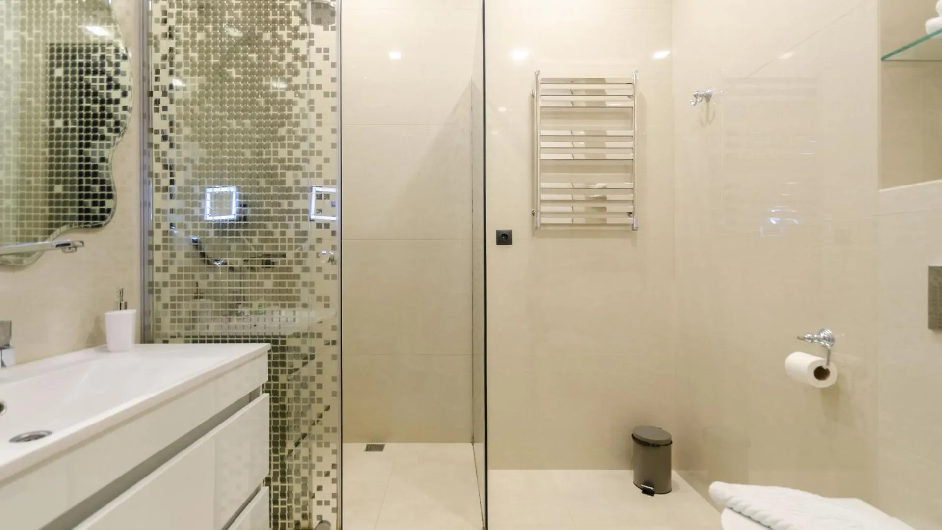 Petrovdom Apartments 12-94 In Rc Tetris Hall, Dilova 1-2 Kiev